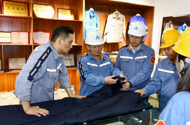 創(chuàng)新引領(lǐng)，智造未來 中國長城鋁業(yè)長鋁工服智能化生產(chǎn)線與勞模工作室雙喜臨門